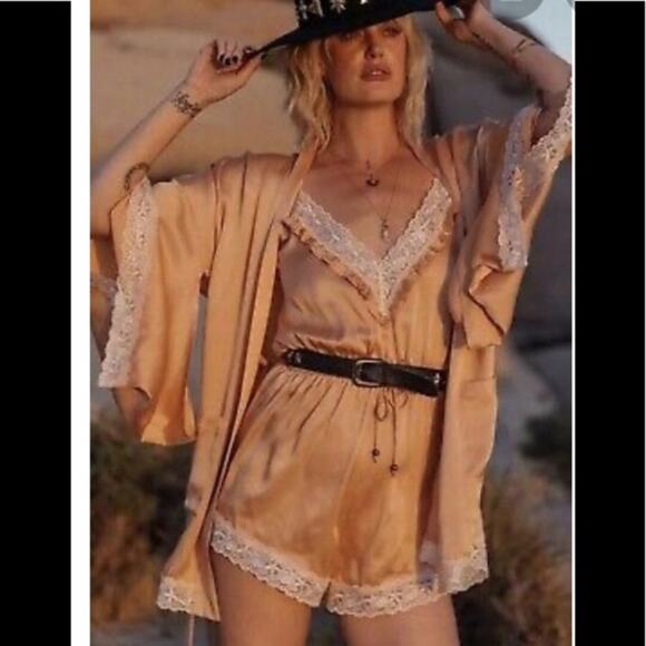 SPELL & THE GYPSY “WILD LOVE" Sandwashed peach Silk & Lace Kimono Robe Tie S/M - Picture 2 of 13